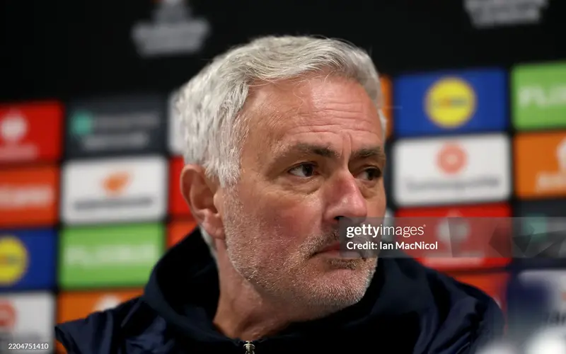 Mourinho Tố Trọng Tài VAR: Sự Bất Công Hay Chiến Thuật?